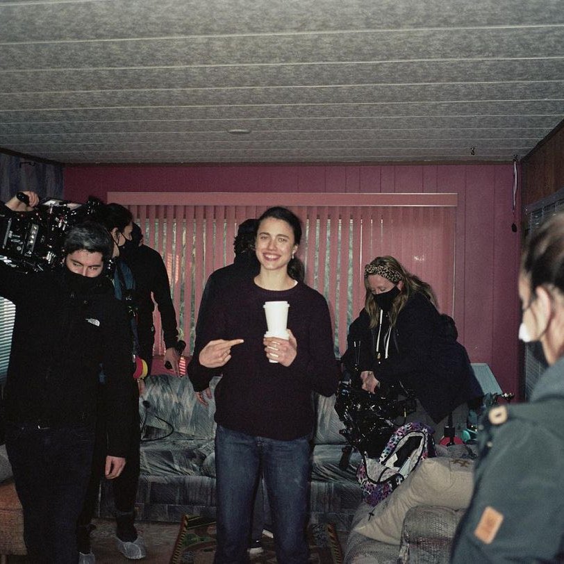 sexweeknews's tweet photo. Margaret Qualley behind the scenes of Maid (2021)
#MAIDNetflix https://t.co/0ML9NeHlvu
