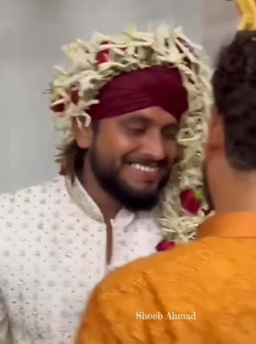 bangtaneezz22's tweet photo. Shaadi mubarak ho Sadakat 🥲🚶♀️💔
----From your ex-cousin-wife 🙂
End of #sadmi 😭
#MunawarFaruqui #MKJW https://t.co/YDD6BYUhPh