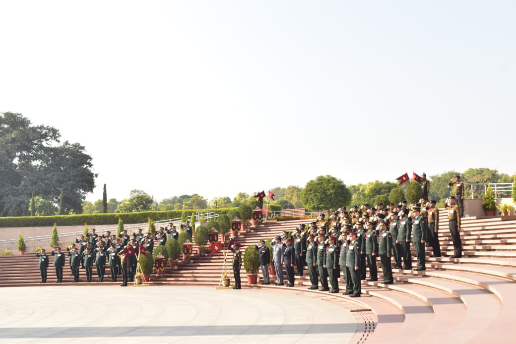 salute2soldier's tweet photo. With #ArmyServiceCorps set to celebrate its 264th Corps Day on #08December, homage to #Bravehearts was being paid at #NationalWarMemorial by Lt Gen Preet Mohindera Singh, VSM,DG ST, on behalf of #ASC fraternity in a solemn ceremony. Floral tributes were also paid on #HonourWalls. https://t.co/kA2Zlo6ftW