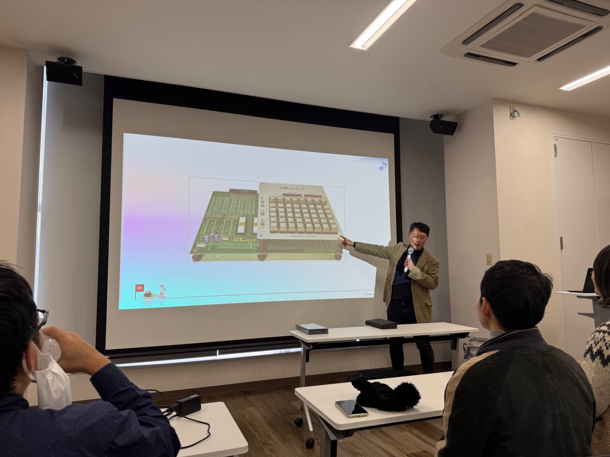 ima1zumi's tweet image. キーボードへのこだわりを楽しそうに解説するまつもとさん #keebworld