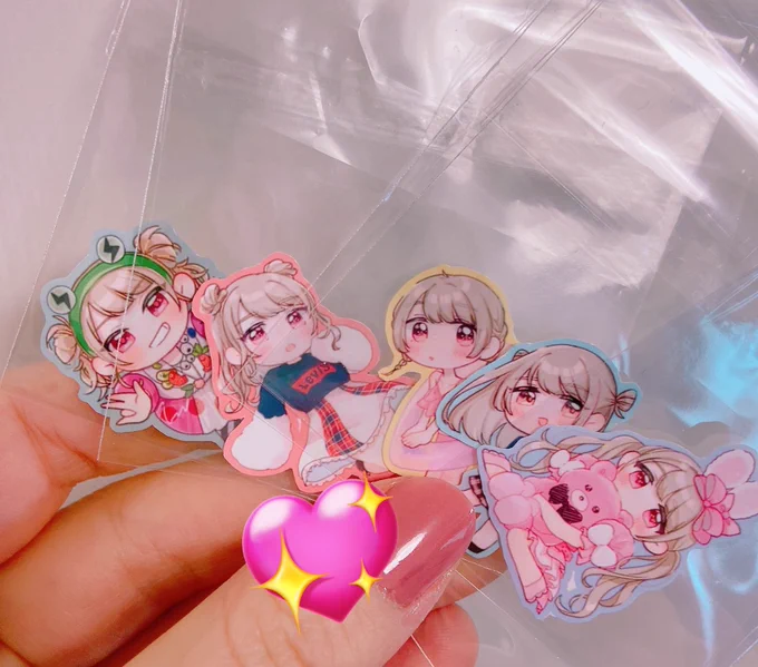 明日ちょびっとだけ、りあちゃんのミニシール持っていきます欲しい方いればお声がけください〜!! 