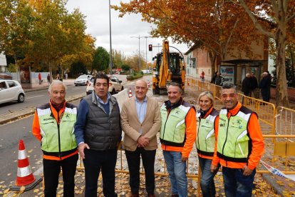 GiovanniOlcese's tweet photo. 🔴 En Valladolid se eliminan carriles bici pero a la vez se anuncian kilómetros y kilómetros de carriles bici financiados por Europa.
👉 En este hilo vamos a contabilizar los carriles bici eliminados y te aseguro que hay más de uno que no conocías... ¡y que nunca conocerás!. 👉🧵 https://t.co/hnF9Dnjro6