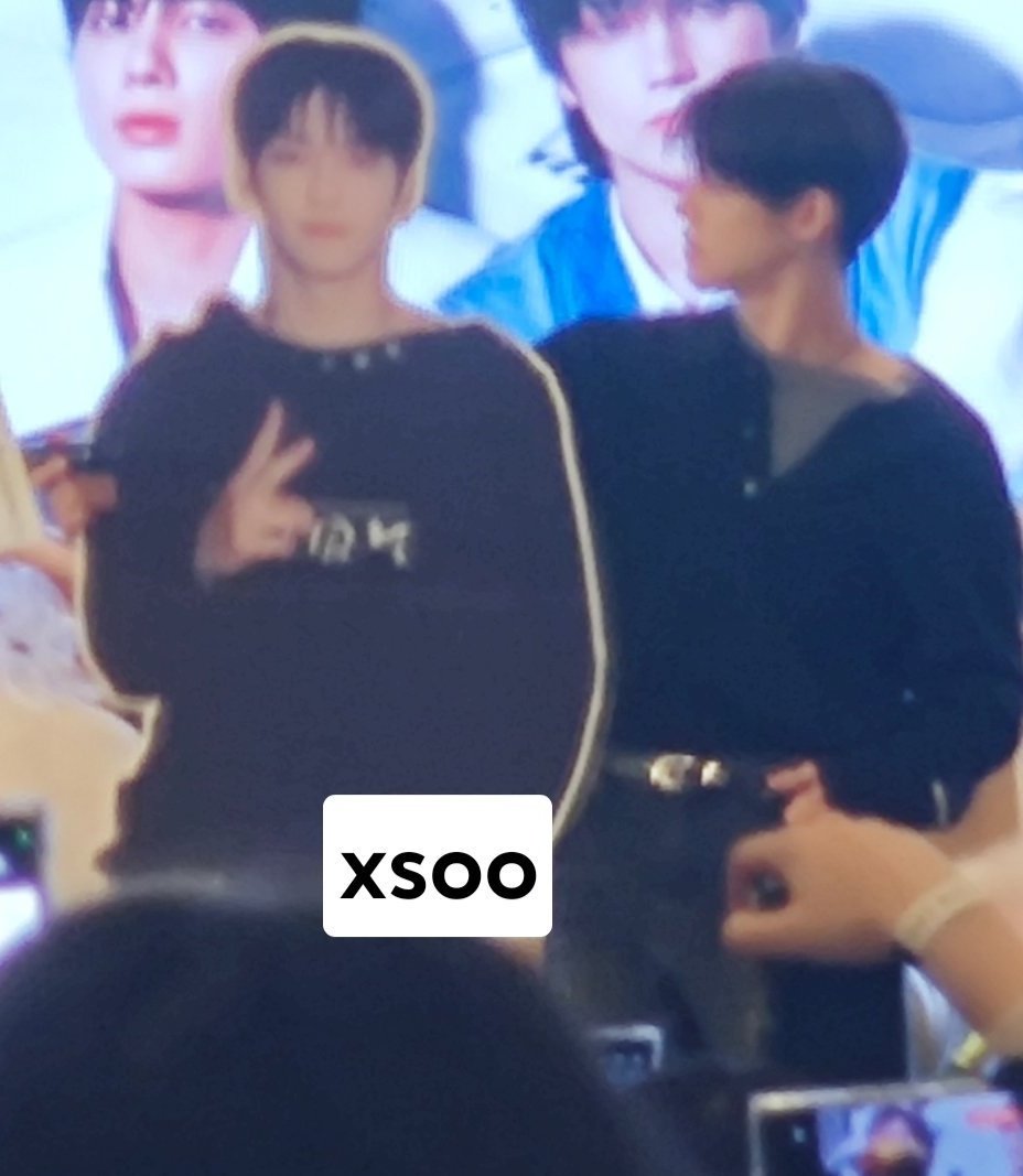 hourlyeonbin's tweet photo. yeonjun holding a standee of soobin close to him 😭😭😭 https://t.co/01SwjgIY0p