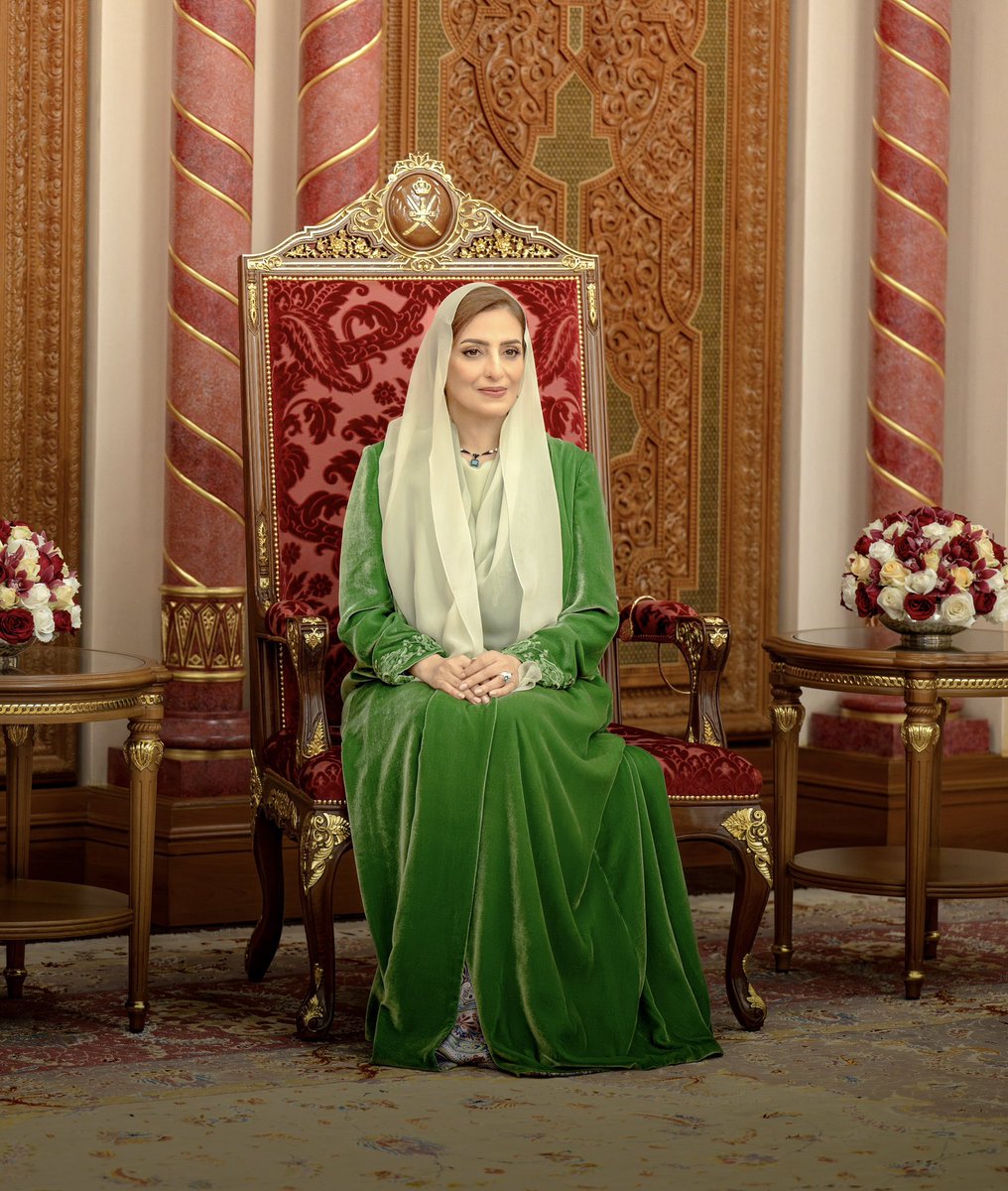 bin_tariqo's tweet photo. قدوة أجيال عُمان ، معلمة الأخلاق والتواضع 

حفظ الله سيدة عُمان الأولى السيدة السيدة الجليلة عهد بنت عبدالله البوسعيدي. https://t.co/gS9hBpMYlQ