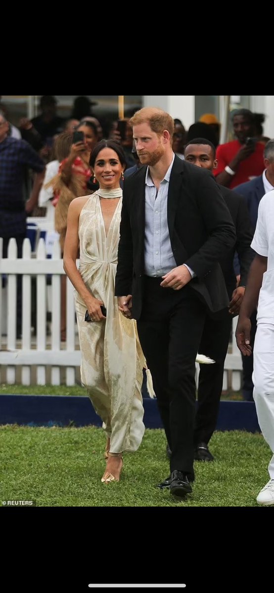 0Rthebest91033's tweet photo. RoyalCoupleVSWhiteTrash:
#JustHarryAndMeghanMarkle
#WorkingRoyals #HarryandMeghanAreNOTWorkingRoyals #RoyalFamilyLoved #BruterRealityCheckMeghanAndHarry #SussexsShitShowCircus #SussexsShouldBeEmbarrassed #DictatorInHeelsMM #DoofusHarryEveryoneIsLaughingAtYouNOTWithYou https://t.co/fUHAad3wDE
