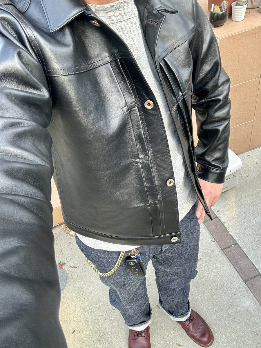 toshi8211_tw's tweet photo. #今日の靴 #着用記録
オックスブラッドメサのアイアンレンジャー8119🥾×リゾルト714👖
今日は革ジャンでちょうど良い気温♪
#redwing #8119 #IronRanger #CapToe #RESOLUTE #RESOLUTE714 #JEANS #TwoMoon #JELADO #44leather #大戦モデル #LEATHERJACKET #靴 #足元 https://t.co/80BY25gDOf