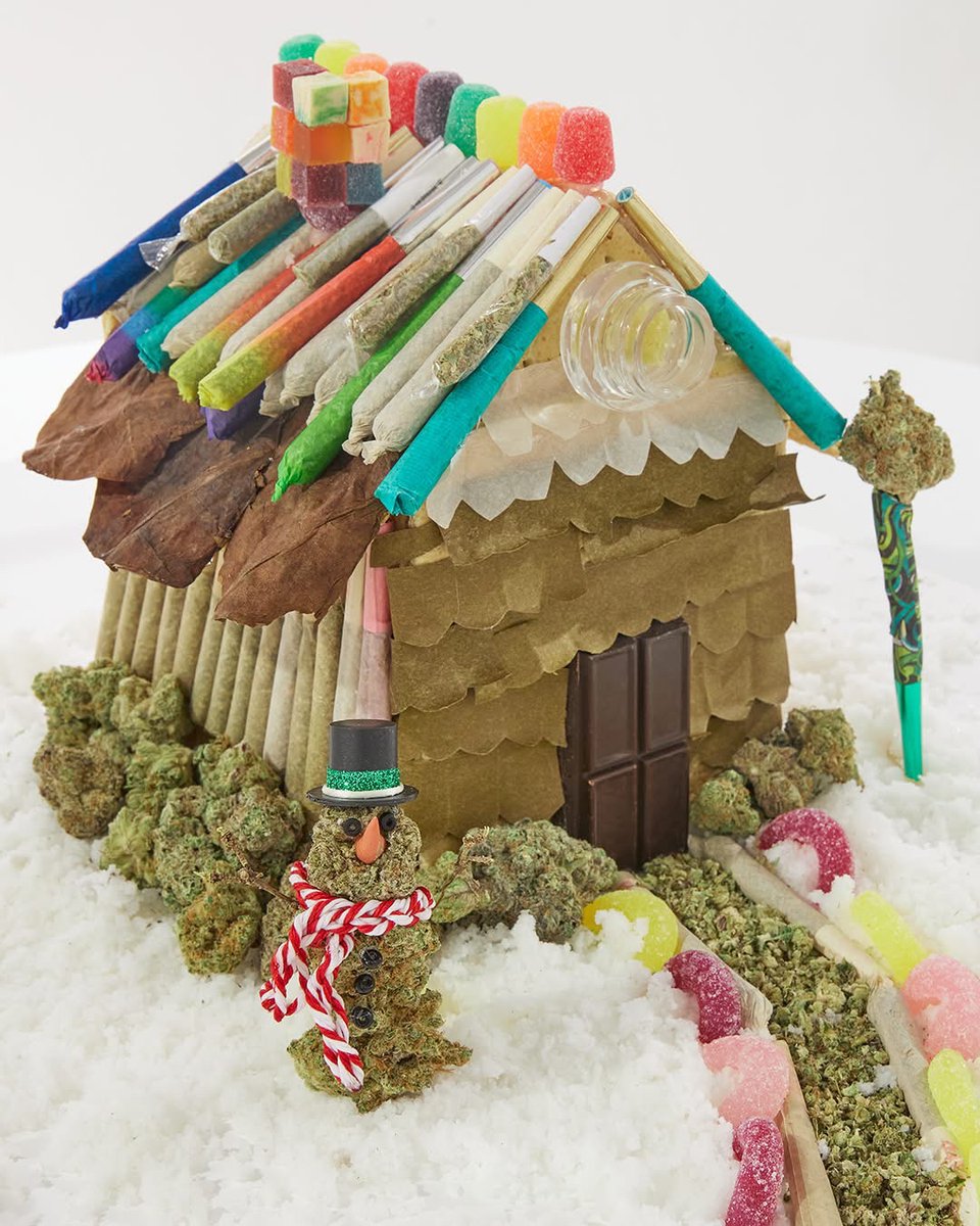 Gingerbread house for stoners 🏠