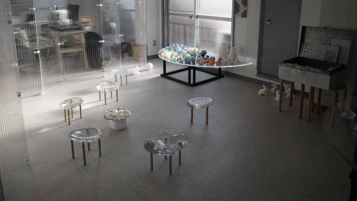 建築家の佐藤敦さんの展示行ってきた。
かなり良くて時間足りず残念。綺麗な椅子と可愛い造形が並ぶ空間が平和すぎる。空間に流れるゴルトベルク変奏曲とかパーティションもツボでうれしい。