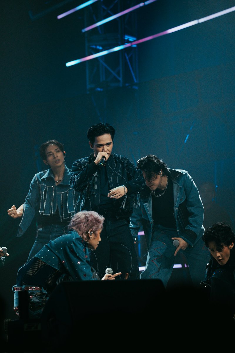 Official_ALAMAT's tweet photo. ALAMAT HANDA 'RAP!

2/2 
Rumagasa kami kagabi at raragasa kami sa aming destino ngayong 2025 🤎

Maraming salamat mga Magiliw sa walang kaubusan na suporta sa amin 🫶

📸: @nickowl

#ALAMAT #AlamatRagasaConcert 
ALAMAT RARAGASA NA https://t.co/kgebO94Lpp