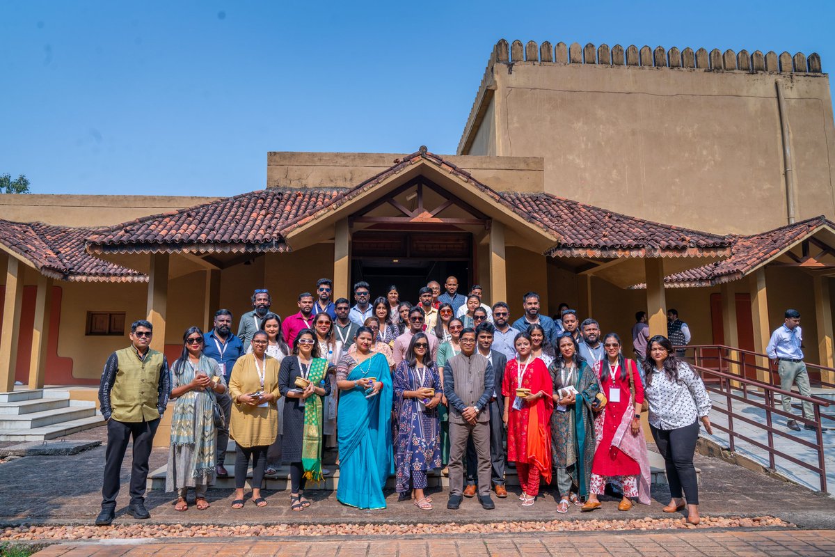 TourismDptt's tweet photo. Participants of the Know India Program, experienced the perfect blend of Odisha’s rich heritage and modern innovation. They explored @kalabhoomibbsr - delving into the vibrant art and craft traditions of the region.
@MEAIndia
#KnowIndiaProgram #KIP #MEAIndia https://t.co/iNfi723Mtb