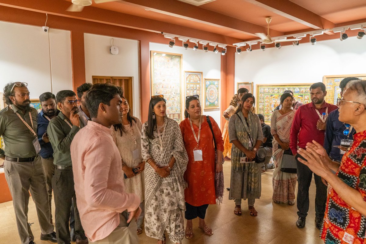 TourismDptt's tweet photo. Participants of the Know India Program, experienced the perfect blend of Odisha’s rich heritage and modern innovation. They explored @kalabhoomibbsr - delving into the vibrant art and craft traditions of the region.
@MEAIndia
#KnowIndiaProgram #KIP #MEAIndia https://t.co/iNfi723Mtb