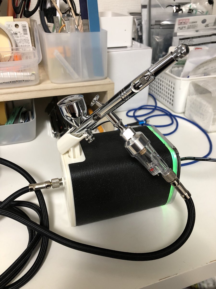 Tenngu_555's tweet image. #urlife #エアブラシ #静音コンプレッサー 
エアブラシの電源を入れてみました😊
思った以上に静かで良いと思います⭕️
ただ空気圧がかなり弱く、今まで使っていたフロンガスの様にエアーが出ないのでちょっと微妙😥
続く↩️