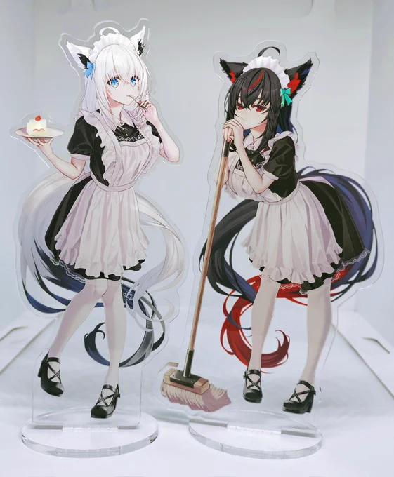 フブちゃんとクロちゃんのメイド衣装アクリルスタンド完成しました!2人並べるとすごくかわいいです! 