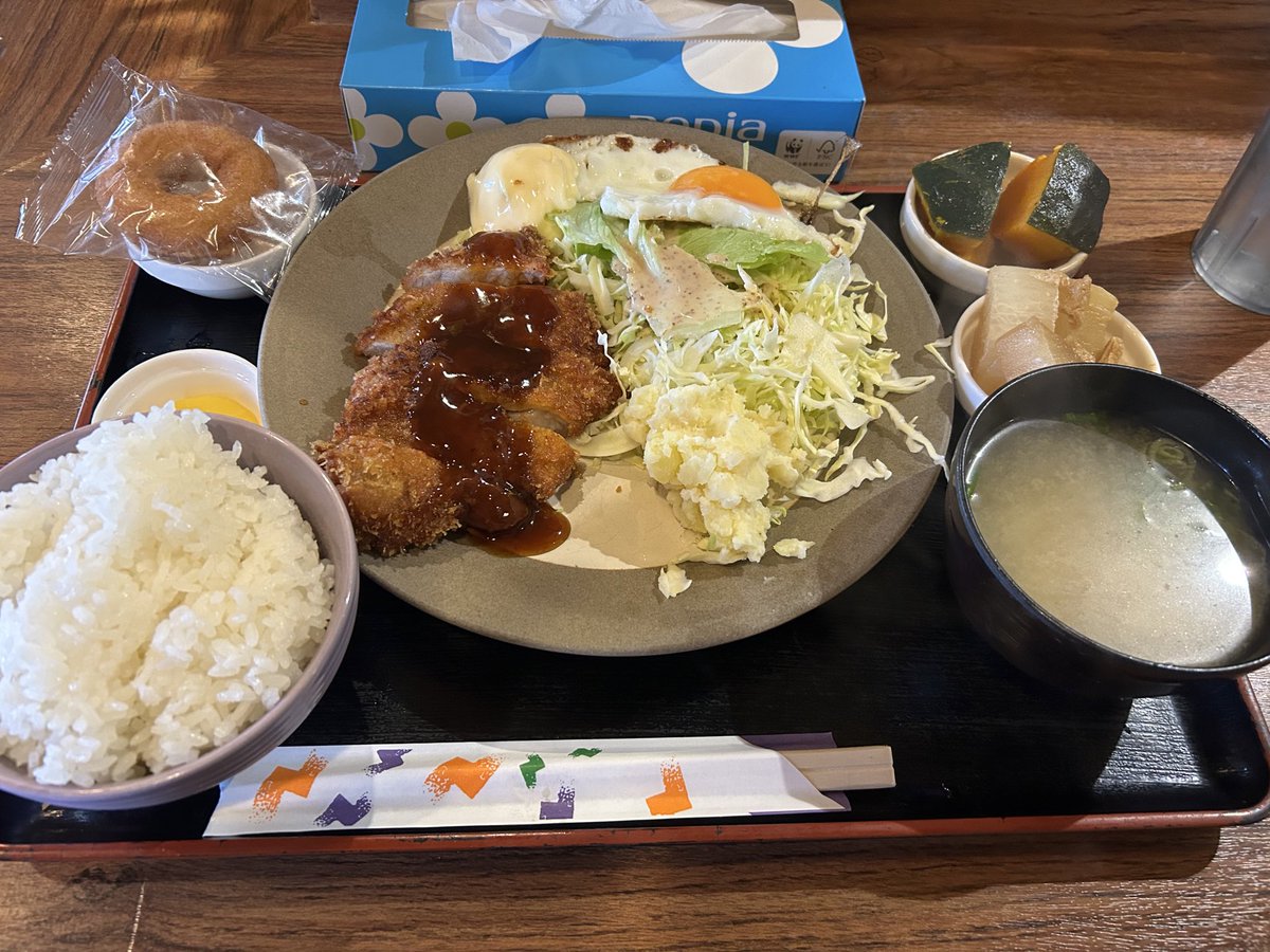 _AK901's tweet image. 京都杯実況前に食べたのはこちら。

お値段はなんと……800円！
（ドリンクつけたら900円）

#IKC #京都杯
