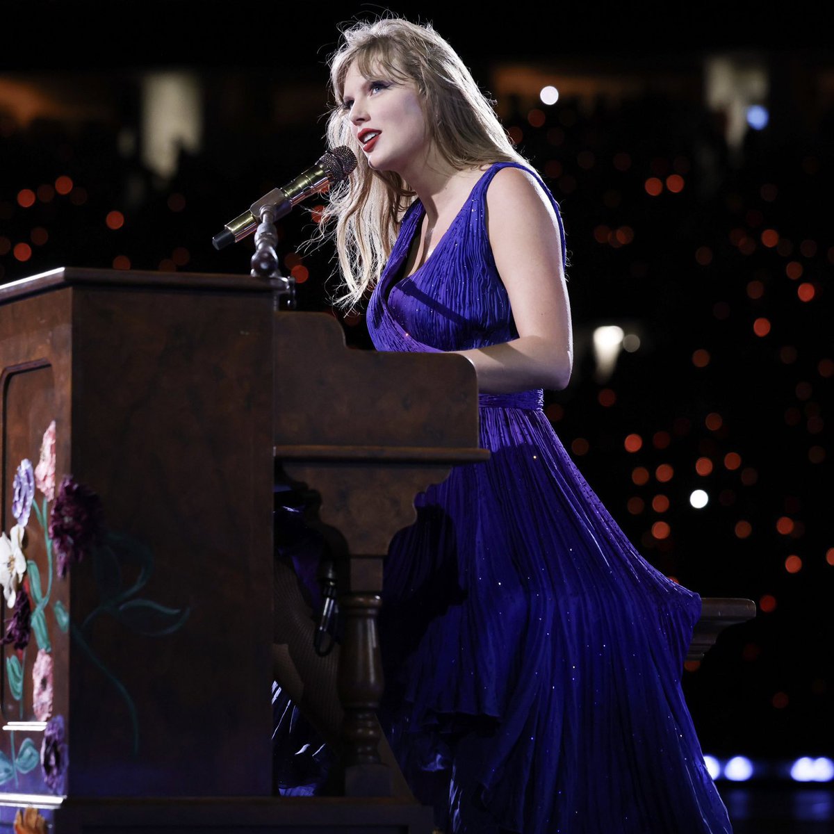 tswifterastour's tweet image. 🚨| TAYLOR SWIFT PERFORMS A MASHUP OF &quot;Never Grow Up&quot; and &quot;The Best Day&quot; FOR THE ERAS TOUR IN VANCOUVER! #VancouverTSTheErasTour