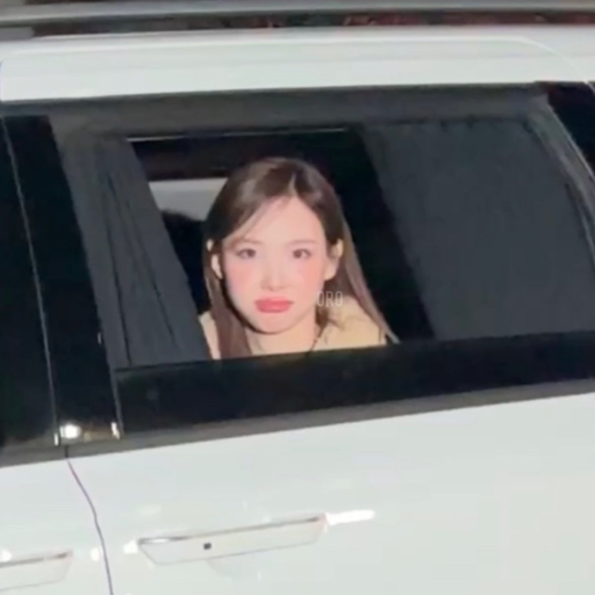 inysains's tweet photo. she looks like she's forced to go to school 😭 https://t.co/5dcUKYjIMU