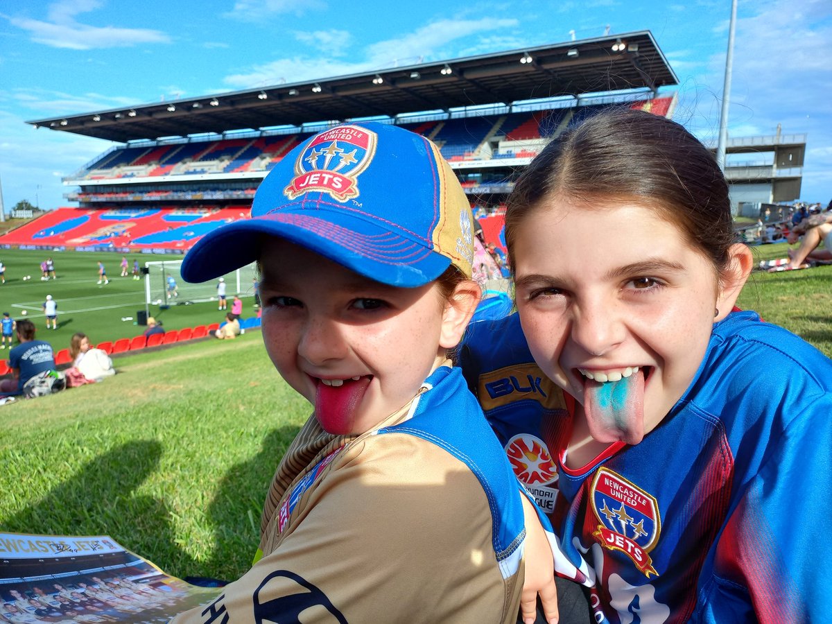 PhilipHorrell's tweet photo. C'mon Jets #bondedbygold https://t.co/IIfXIfvm3l
