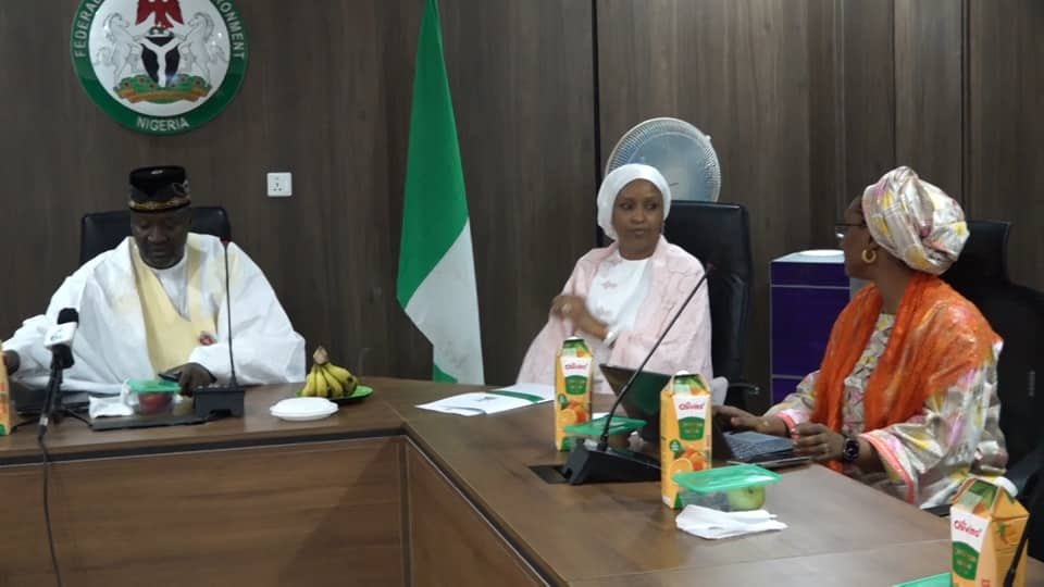FMEnvng's tweet photo. Strengthening collaboration for impact.
The Ministry of @FMEnvng honored Hadiza Bala Usman for her role in aligning policies with national goals. Together, we’re driving sustainability and building a resilient future. https://t.co/5juFZJs99i