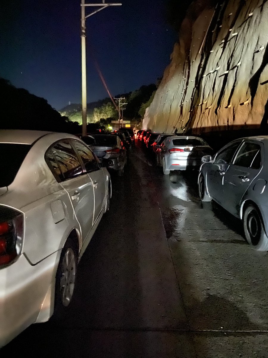 speednationsv's tweet photo. Tráfico detenido por más de dos horas en carretera los chorros con destino a occidente. https://t.co/JACQNEM0KZ
