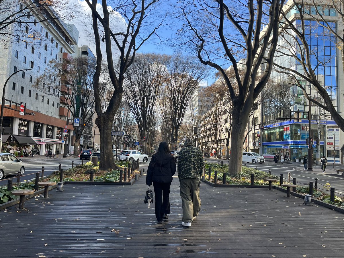 28_de_nipper's tweet photo. 女子に転生したので
女子会します🫰 https://t.co/vBIEPjTstw