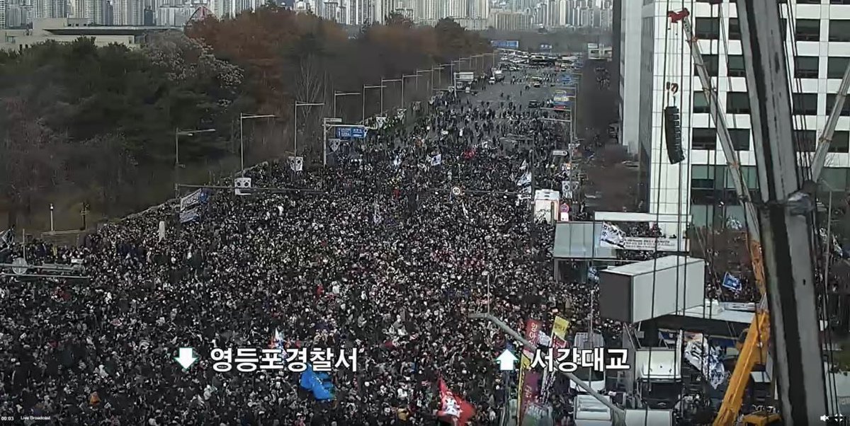 ddanzis's tweet photo. 현재 국회대로 상황입니다. https://t.co/licXtqKZPL