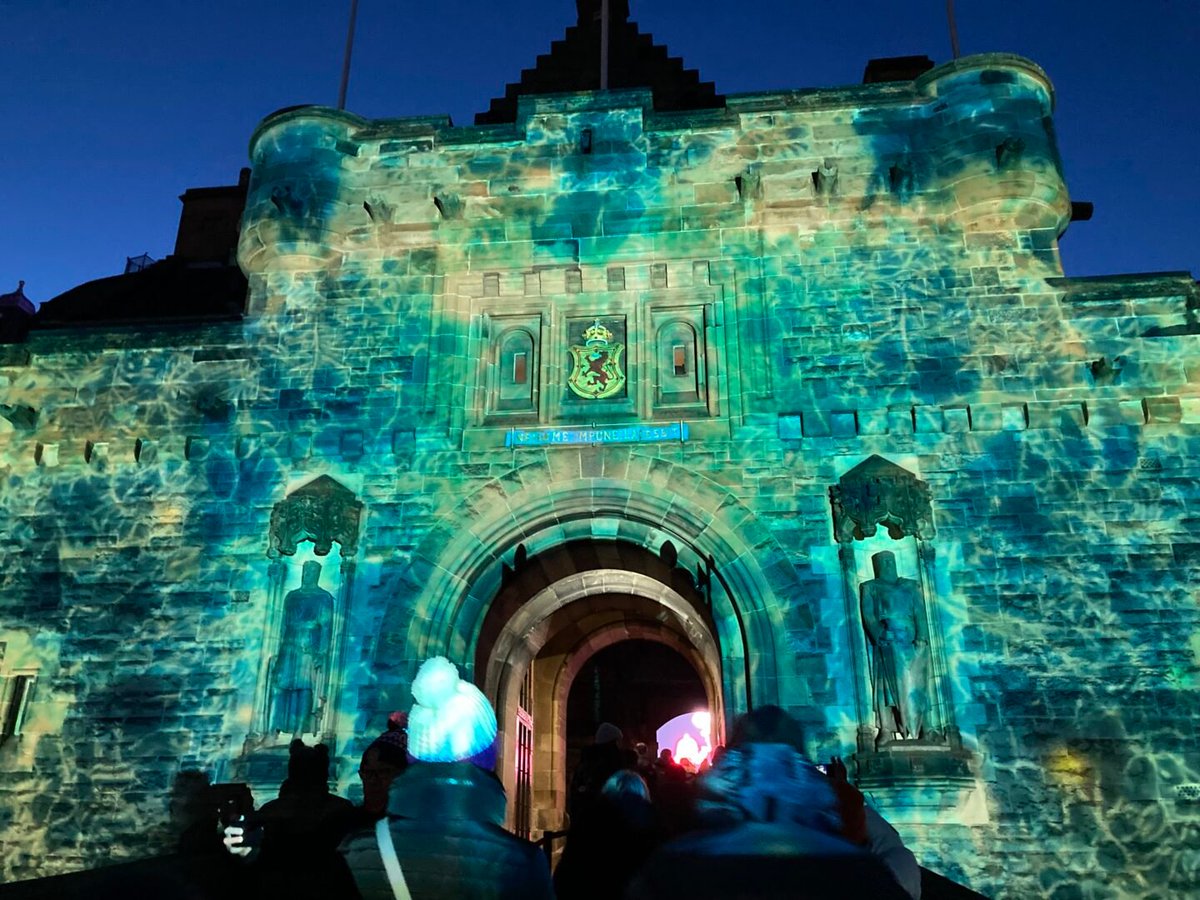 eicc's tweet photo. #Edinburgh is getting into the festive spirit. In celebration of #IlluminationStreetWeek 🎇, why not take a stroll through @TheBotanics enchanting light trail or check out @edinburghcastle's immersive illuminations to brighten up your weekend.

🔗 https://t.co/MdD4mxCg7y https://t.co/yaQ2HCUITw