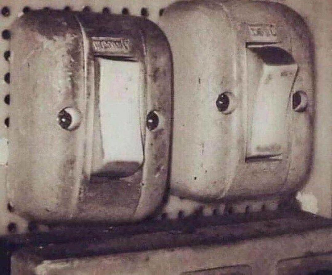 Rahulshriwas708's tweet photo. When you Are Alone at Home, Everything Around You look like. 
😂😂 https://t.co/18WkLn9wYC