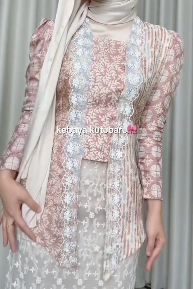 byraa___'s tweet photo. 𐙚 Mau spill kebaya yang motif dan cuttingannya cantik banget inii https://t.co/fbNCefkT5S