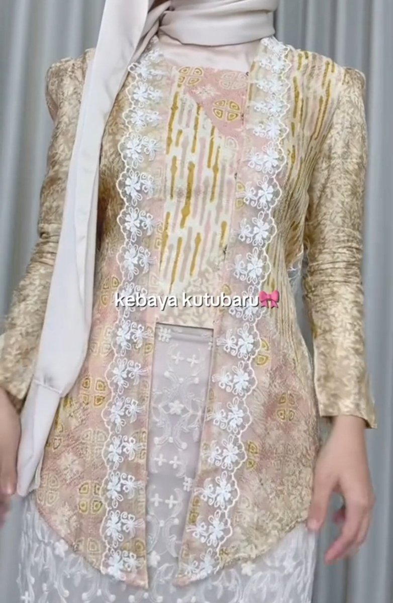 byraa___'s tweet photo. 𐙚 Mau spill kebaya yang motif dan cuttingannya cantik banget inii https://t.co/fbNCefkT5S