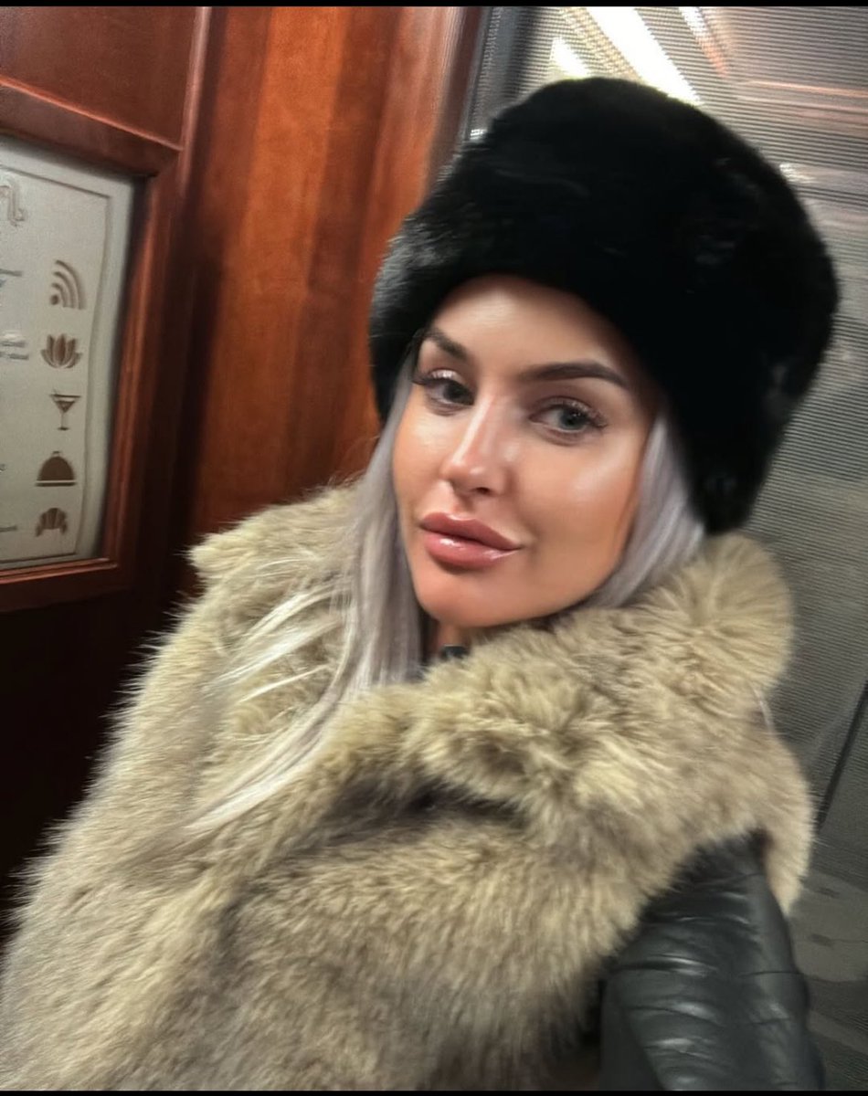 HullCharley34's tweet image. charley.hull Dzien dobry! Waffling around Brugge with my love & feeling very Eastern European (I got it from my mama)๐โค๏ธ