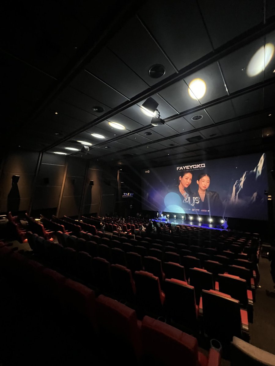 Thatha9999999's tweet image. Waiting soundcheck 🫧🌻

#2Us
#FayeYoko1stFMinPP
#FayeYoko2UsFMinCambodia
#FayeYoko