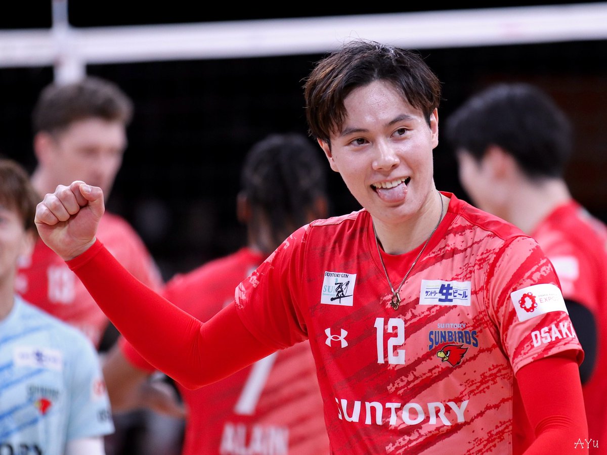 db0130_'s tweet photo. 2024.12.07

明日こそ勝つ！
悪い流れの時に声かけたりアドバイスとか試合終わった後も藍くんに話しかけてたディマさん🥹🥹🩷

#髙橋藍 選手 https://t.co/DwUXlHj0Ip