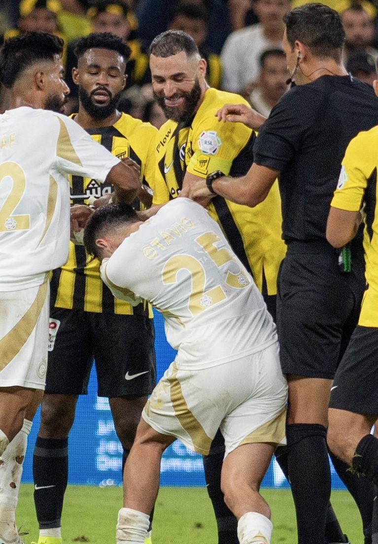 AImodrj's tweet photo. الصورة الأكثر تداولاً هذا اليوم 😎💛 https://t.co/LWBPxazUPU