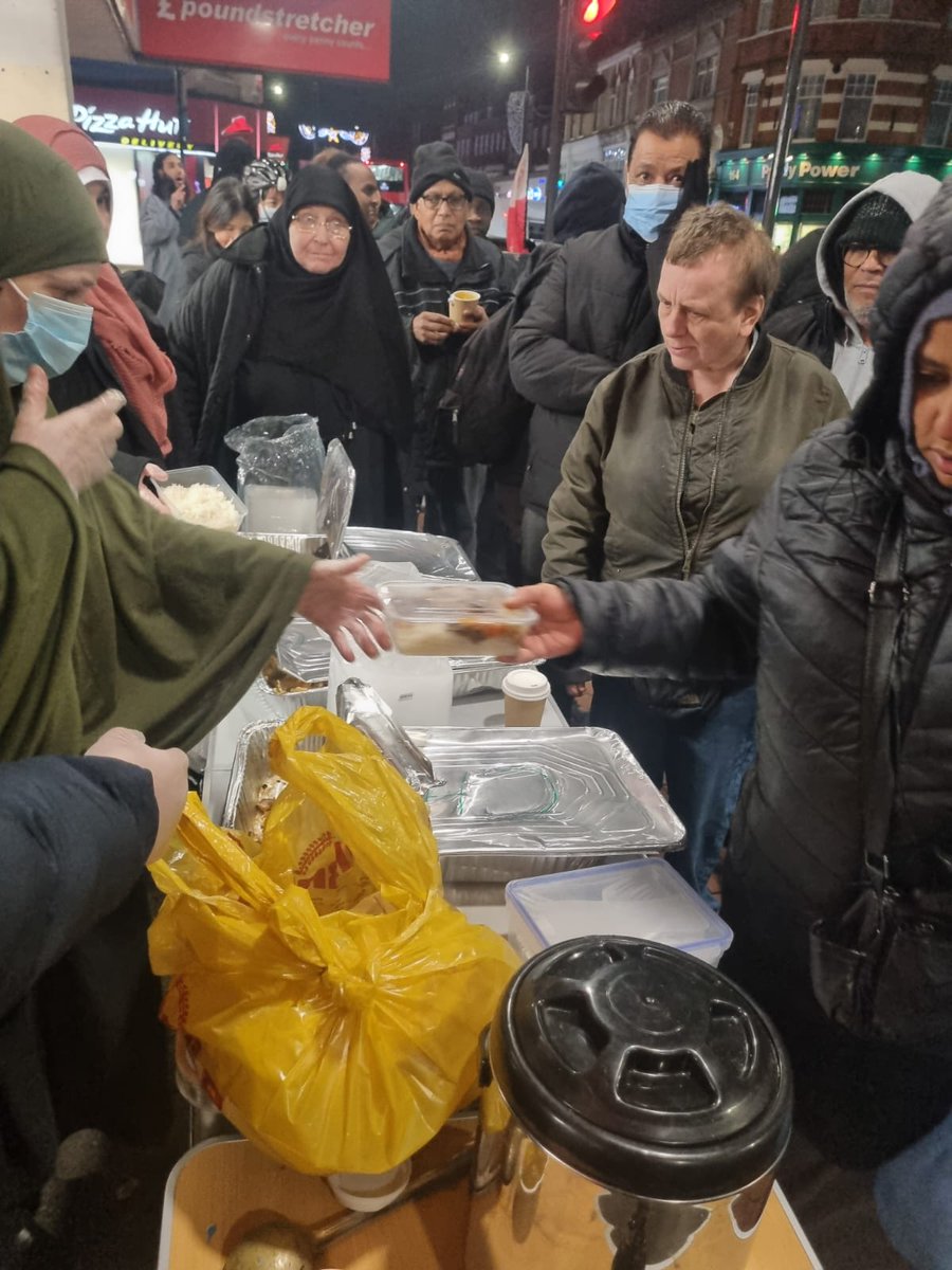 rudol9h's tweet photo. A few pictures from our regular #StreetKitchen in Edmonton last night, we was super busy and all the food went, if anyone wants to kindly donate https://t.co/HyXXPDVEXJ
#EdmontonOneCommunity #OneCommunityEdmonton https://t.co/wiX7jDZvsq