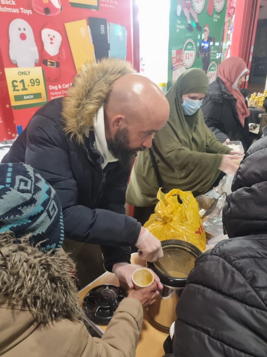 rudol9h's tweet photo. A few pictures from our regular #StreetKitchen in Edmonton last night, we was super busy and all the food went, if anyone wants to kindly donate https://t.co/HyXXPDVEXJ
#EdmontonOneCommunity #OneCommunityEdmonton https://t.co/wiX7jDZvsq