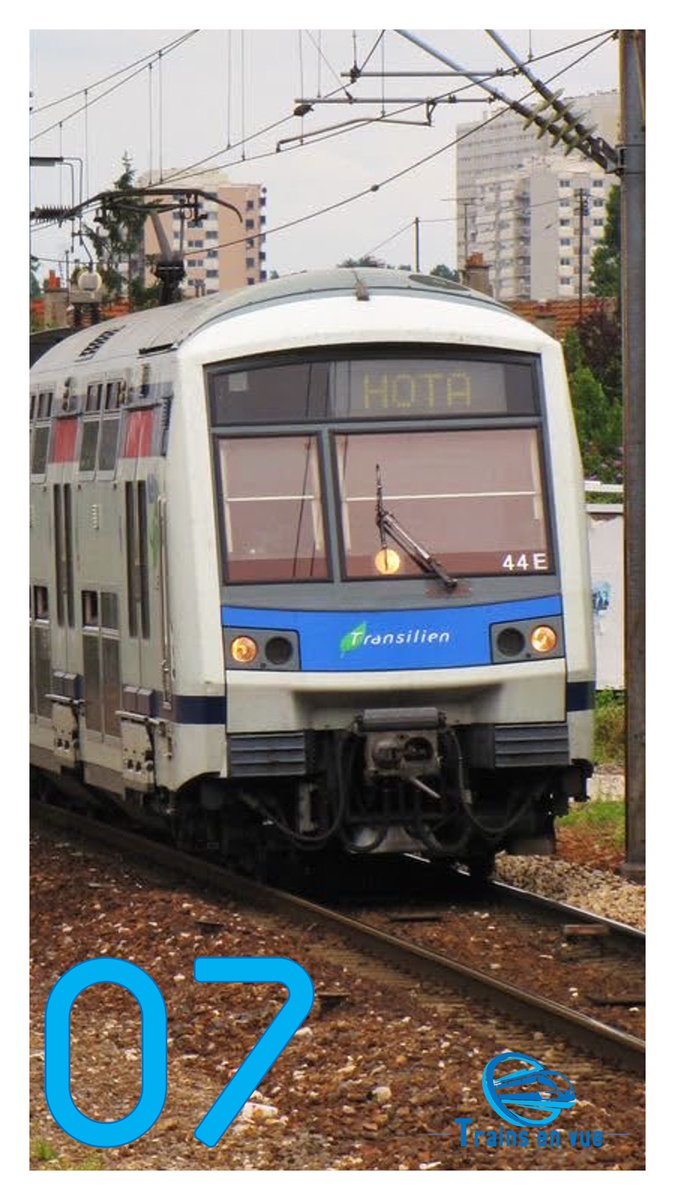 trains_en_vue's tweet photo. 🎄Calendrier de l’avent 🎅🏼

Une Mi2N arrivant en gare de Noisy-Le- Sec. Elle réalise une mission Tournan -> Haussmann Gare Saint-Lazare.
Ce fut avec ce matériel que j’ai appris à conduire les trains en 2006.
#train #ferroviaire #noel #mi2n #z22500 #sncf #transilien https://t.co/xS3CfMbmGU