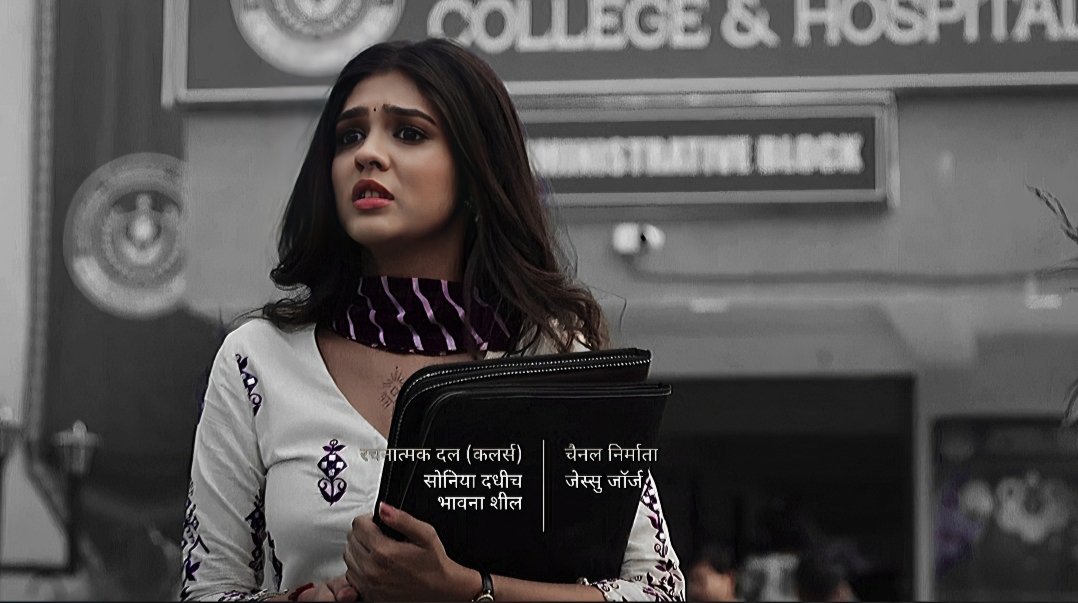 ishqnazariya's tweet photo. can't get over how gorgeous she looks here. she is stressed out, trying to figure out something that can help her but her face is serving so hard wow
#durga #dakp #pranalirathod https://t.co/bOMVnsdmCg