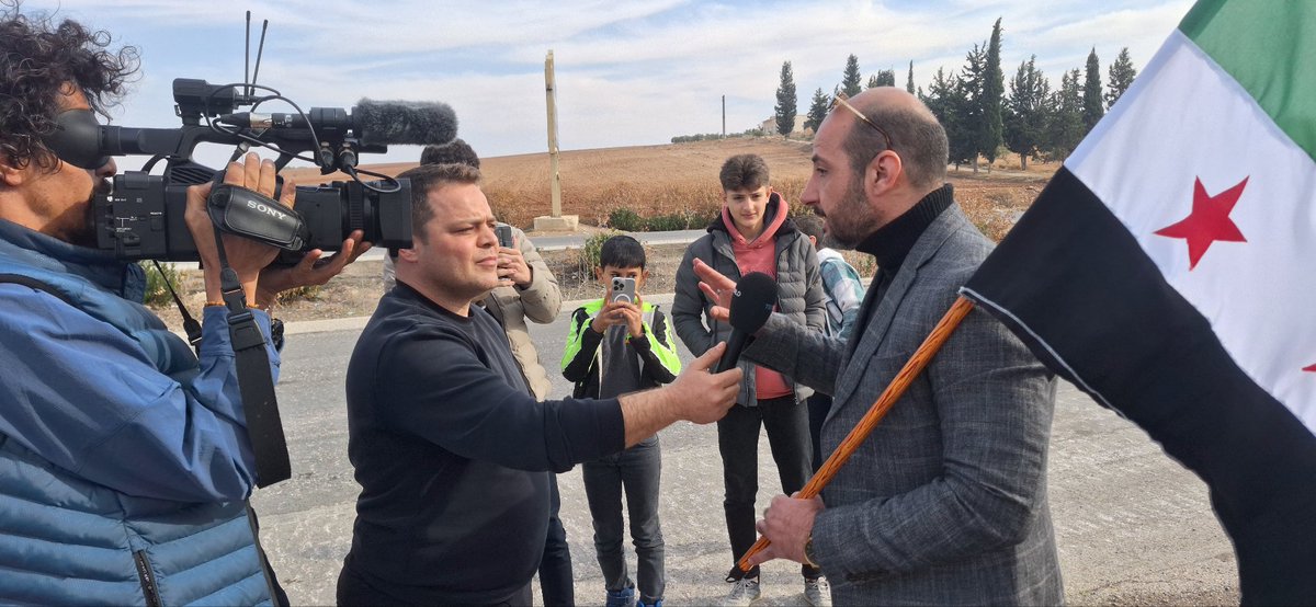 زيارة مراسل قناة TRT World التركية لمدينة حماه بعد تحريرها من قبل الثوار، وذلك بالتنسيق مع مركز إدلب للخدمات الإعلامية.

The visit of a reporter from the  TRT World channel to the city of Hama after it was liberated by the rebels, coordinated with the Idlib Media Services Center.