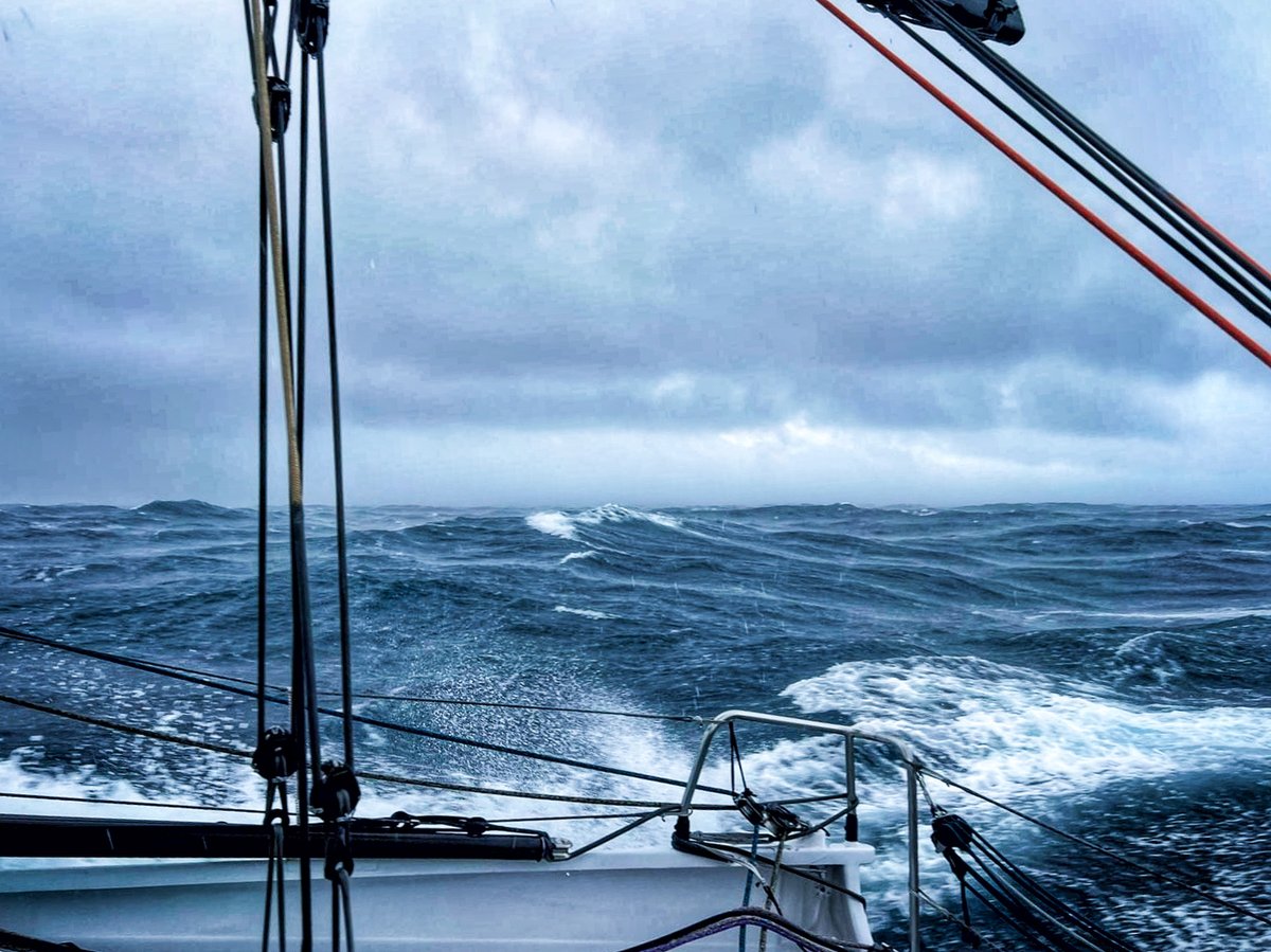 VendeeGlobeENG's tweet photo. The Zea slalom and dealing with the cold 🥶
“It’s freezing!” reported second placed Sébastien Simon. Where he is the water is around 2° Celsius.

Read the nightly news 👉 https://t.co/tyt5M4ikrm https://t.co/h1uvqOeRbT