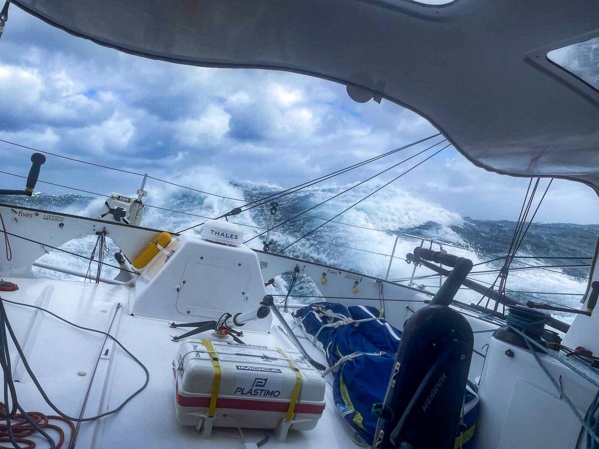 VendeeGlobeENG's tweet photo. The Zea slalom and dealing with the cold 🥶
“It’s freezing!” reported second placed Sébastien Simon. Where he is the water is around 2° Celsius.

Read the nightly news 👉 https://t.co/tyt5M4ikrm https://t.co/h1uvqOeRbT