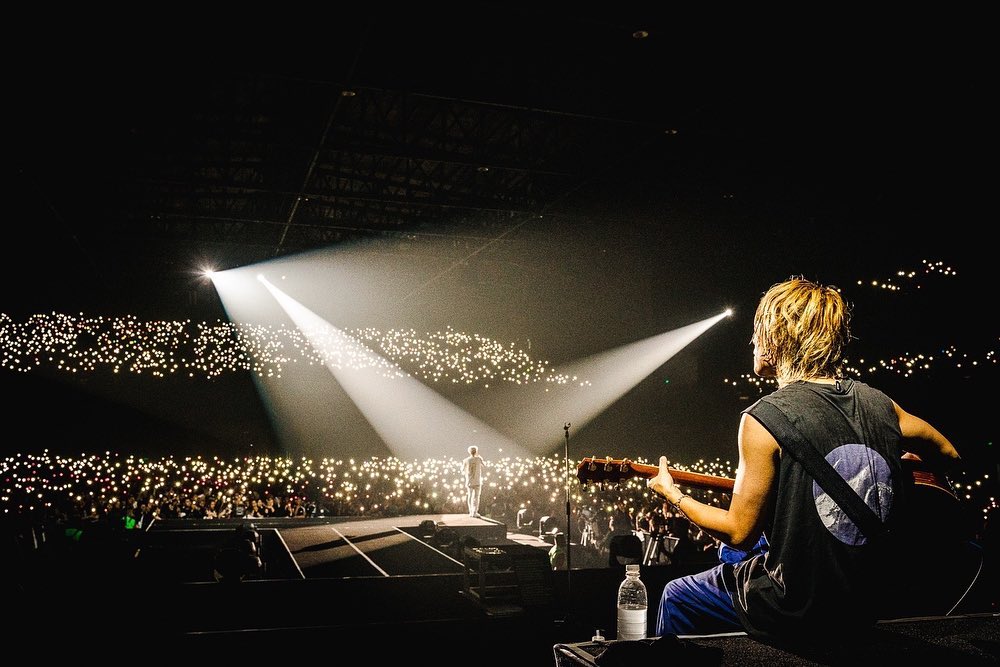 daily_toru's tweet photo. Happy birthday to our handsome leader and guitarist, Toru Yamashita 🎉✨

Thank you for chasing your dreams and bringing this amazing band into our lives. As always, your hard work is deeply appreciated. We love you 🤍
#TORU #ONEOKROCK #ワンオク https://t.co/hIv8IxZz4M