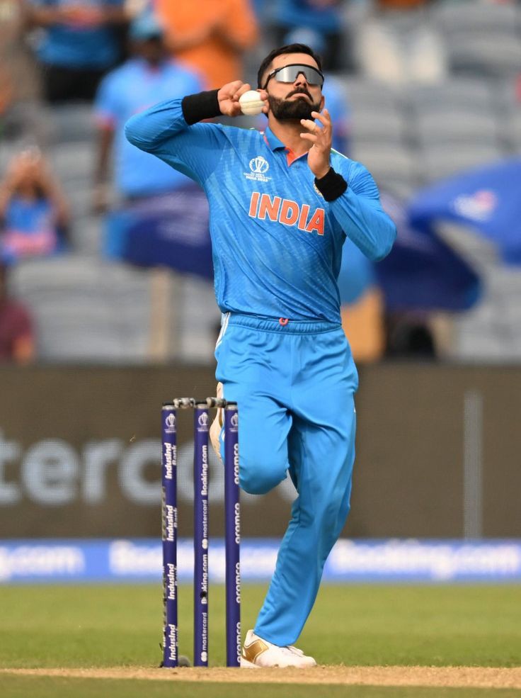 RiyalZen's tweet photo. THE ONLY PERSON WHO CAN SAVE INDIA NOW

THE RIGHT ARM QUICK BOWLER 😻

#INDvsAUS #ViratKohli𓃵 #tests #head https://t.co/mqSrP35xAb