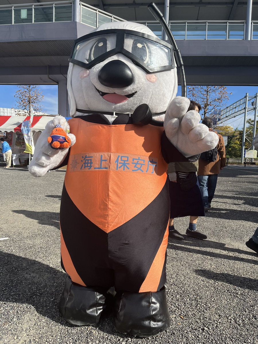 st_st_sen's tweet photo. 初めまして✨
⭐︎山梨県甲斐市の「かいまる」
ノリがヴァンくん⚽️🤣🤣🤣
⭐︎山梨県身延町の「みのワン」
おとなしくてカワイイ🐶🤭
⭐︎海上保安庁の「UMIMARU」
頑張ってベルティ持ってくれた😆
#かいまる
#みのワン
#UMIMARU https://t.co/6hNRgbKhbU