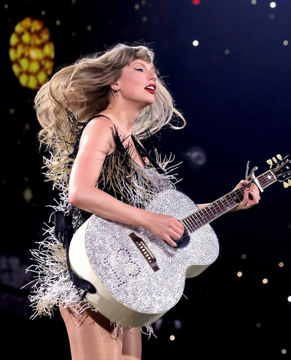 moonlithoax's tweet photo. this picture is so taylor swift ♡ https://t.co/cL8HrHcvzz