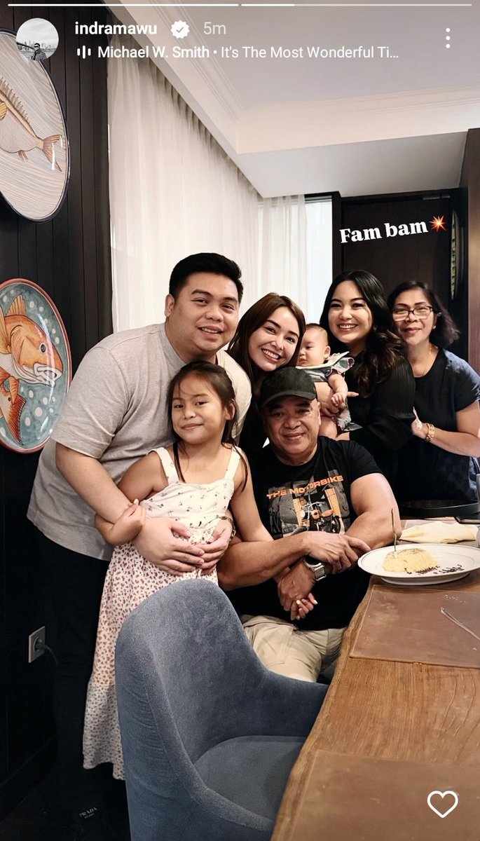 jebingisjebing's tweet photo. Family ๐
#AMazing25
#AmandaManopoTurning25th https://t.co/EFZxu8FLm2