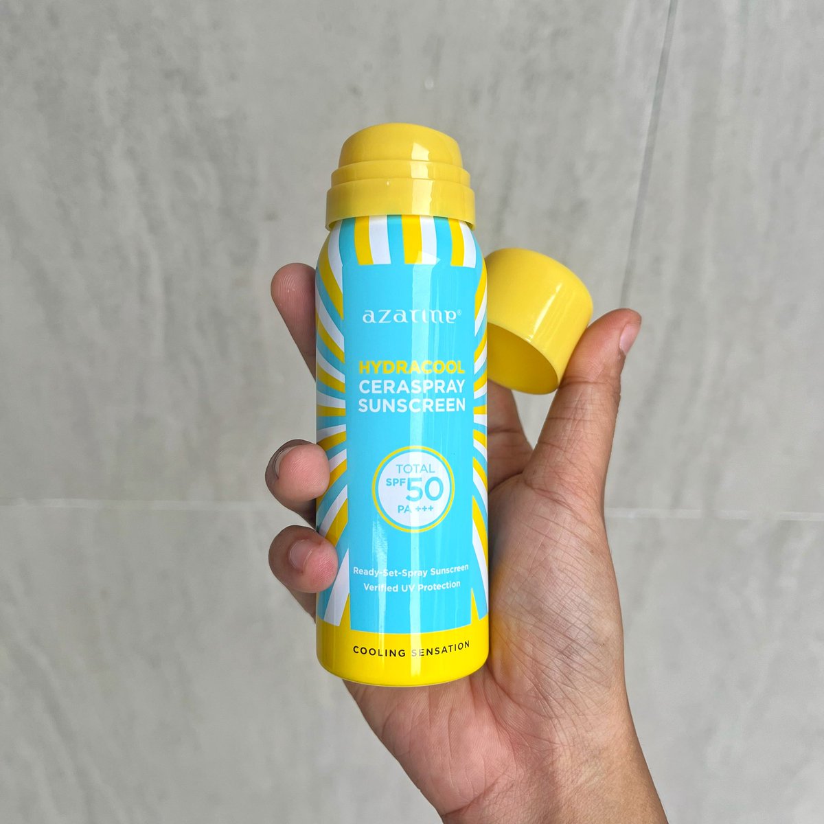 cattyable's tweet image. Teksturnya di muka non-greasy, non-sticky &amp;amp; non white cast, 3N ga tuh… 😮

selain itu cepet banget meresapnya with velvety finish, makanya #EffortlessProtection abiz☀️

tenang aja, spfnya udah 50 yaa dan udah teruji IN-VIVO! Fine nozzle mistnya halus + stabil juga!😬