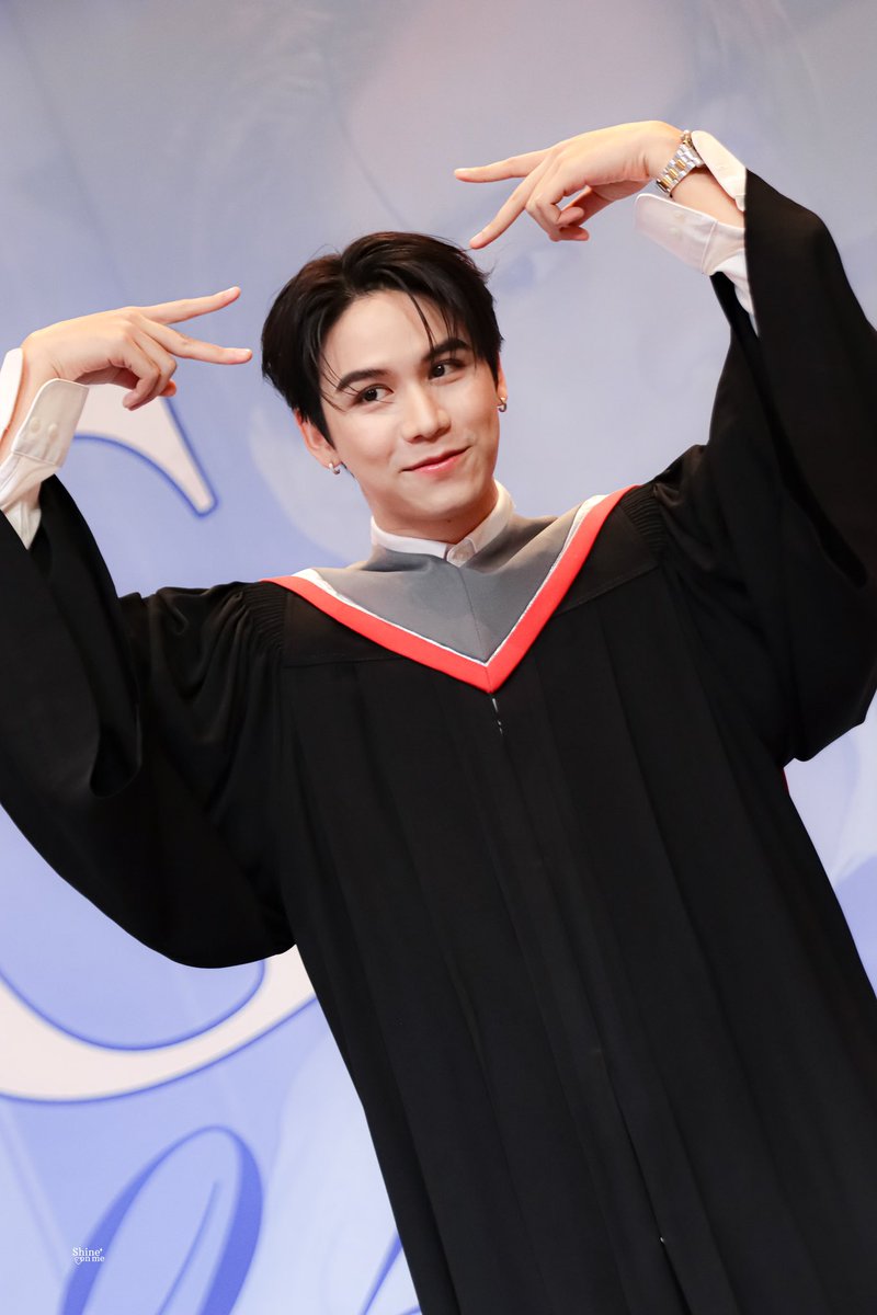 ShineOnMe_mm's tweet photo. 3 ท่ากับอีก 1 ยิ้มหวานจากพี่บัณฑิตน้องสตางค์ 🎓🐱🩵

#SatangLand2024 
#satangks @satangktp https://t.co/YFdHXCyPCA