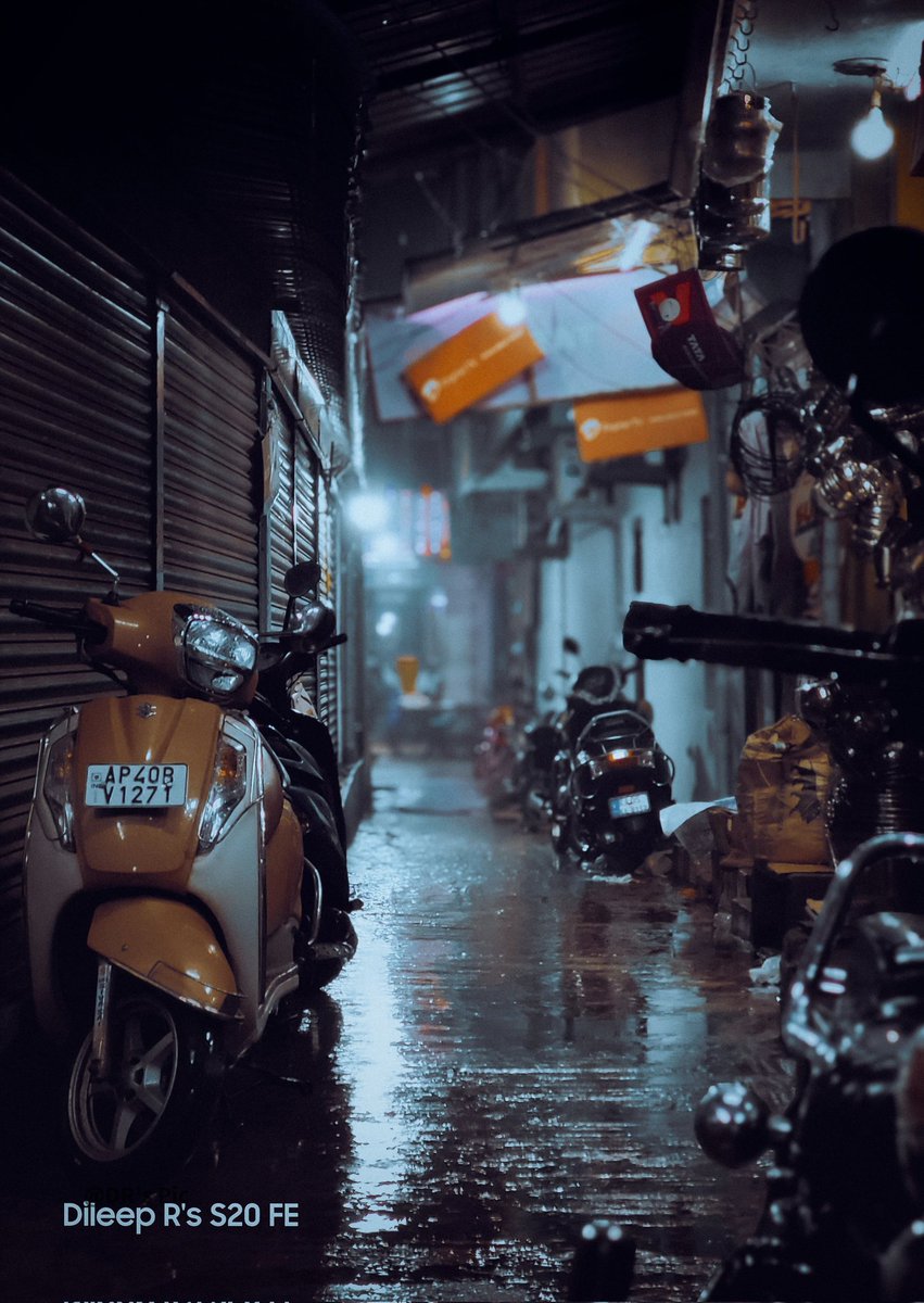 Dileeprdeepu's tweet image. "Stillness in the Rain".
#mobilephotography #s20fe #Rain
.
.
.
#Rainworld #rainyday #streets #indianstreets #streetphotography #streetphoto #emptiness #calmness #serienity #streetphotographie #photography #PhotographyIsArt #photographylovers #srikalahasti #Bharat #india