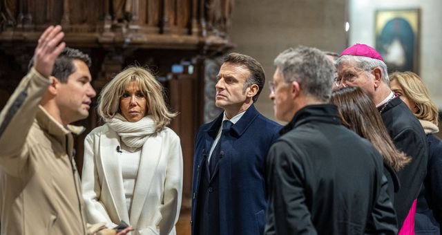 LBleuBlancRouge's tweet photo. La résurrection de Notre-Dame, ce n’est pas lui. C’est eux. https://t.co/001IU9xb98
