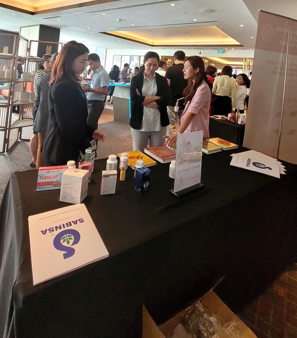 SamiSabinsa's tweet image. Sabinsa recently participated in the Conference of Nutrition for Adult Health in Vietnam, where Ms. Que Dan delivered a compelling presentation on 𝘉𝘰𝘴𝘸𝘦𝘭𝘭𝘪𝘯®.

#JointHealth #NaturalWellness #Sabinsa #VietnamHealth  #Boswellin